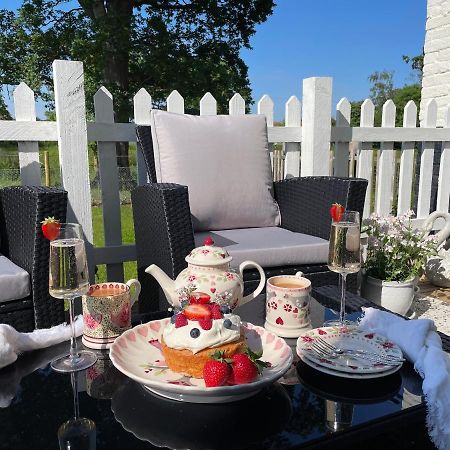 Bed and Breakfast Church Farm Thurlton Екстер'єр фото